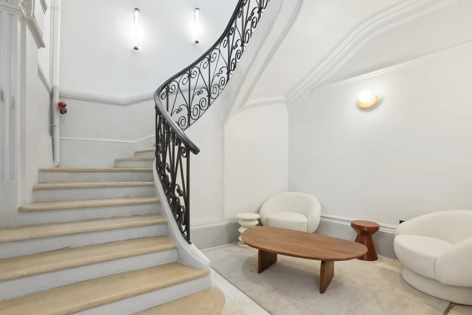 33 Rue De Châteaudun, Paris for lease Interior Photo- Image 1 of 2