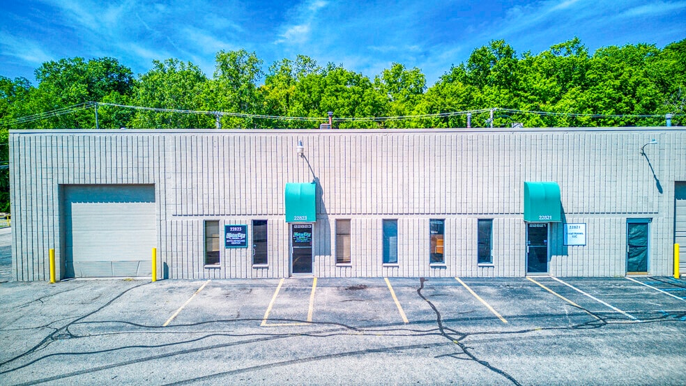 22783-22823 Heslip Dr, Novi, MI for lease - Building Photo - Image 2 of 5