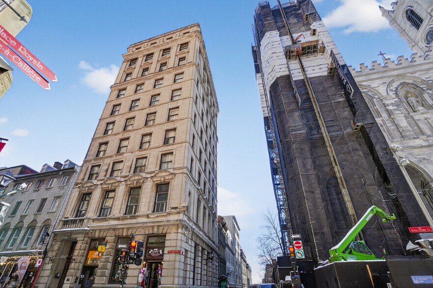 84-88 Rue Notre-Dame O, Montréal, QC à louer - Photo du bâtiment - Image 1 de 12