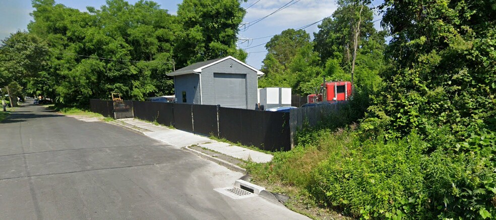 99 Prince Rd, Rocky Point, NY à louer - Photo du bâtiment - Image 3 de 9