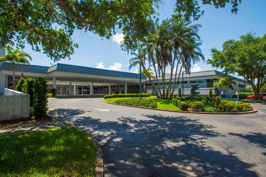 777-787 37th St, Vero Beach, FL for lease - Building Photo - Image 3 of 6