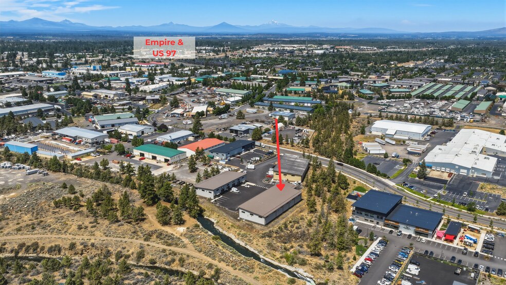 20723 Brinson Blvd, Bend, OR à louer - Photo du bâtiment - Image 3 de 12