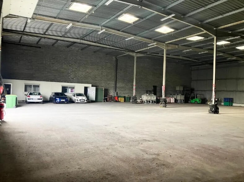 Office in Le Plessis-Pâté for lease - Interior Photo - Image 2 of 3