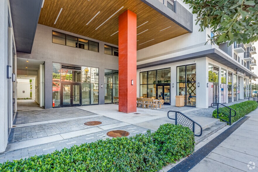 221 SW 12th St, Miami, FL for lease - Building Photo - Image 2 of 77