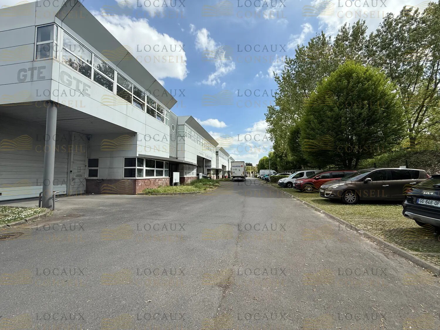 Flex dans Bondy à louer Photo du bâtiment- Image 1 de 6