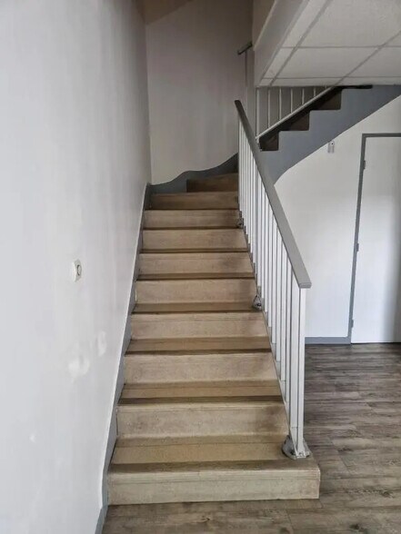 Local d'activités dans BOISSY-L'AILLERIE à vendre - Photo du bâtiment - Image 3 de 9