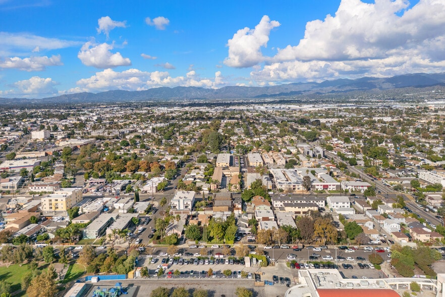 11447 Tiara St, North Hollywood, CA for sale - Building Photo - Image 3 of 17