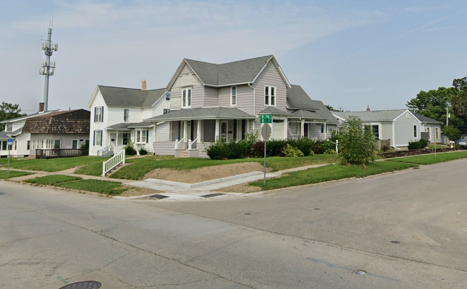 8th Ave - Single Family Home & Land portfolio of 2 properties for sale on LoopNet.ca - Building Photo - Image 2 of 5