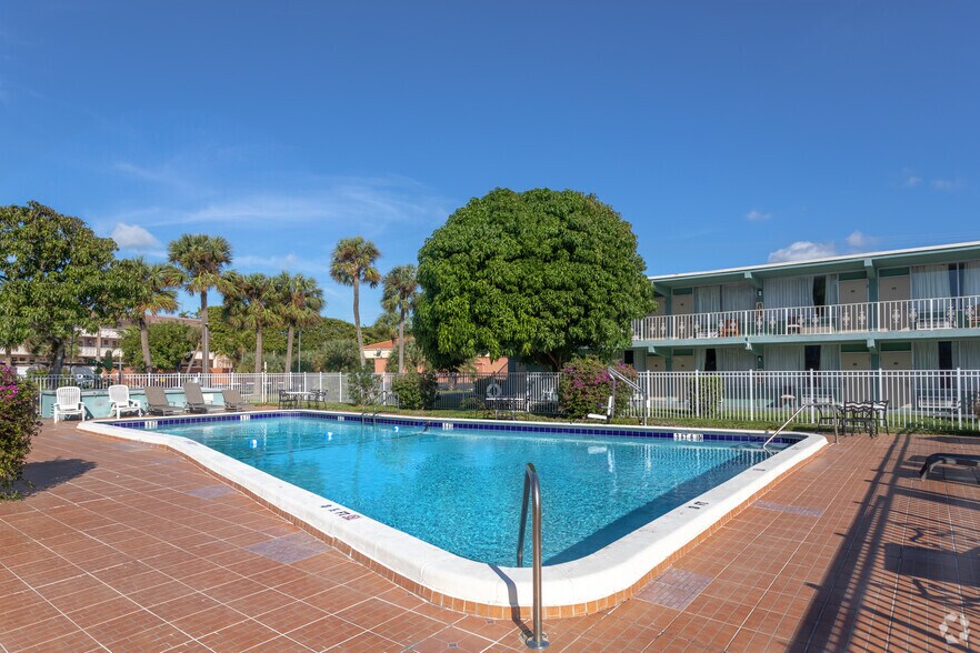 1801 N Federal Hwy, Boca Raton, FL à louer - Photo du bâtiment - Image 3 de 5