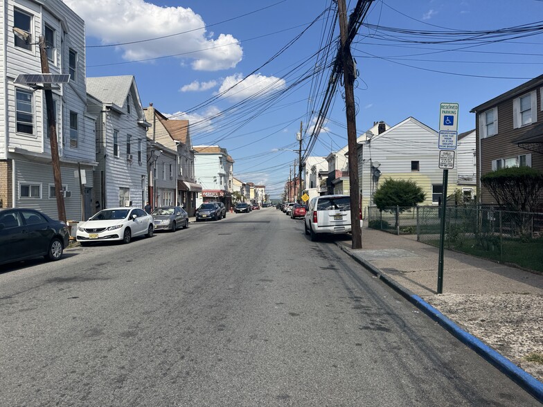 383-391 Totowa Ave, Paterson, NJ à vendre - Photo du bâtiment - Image 2 de 11