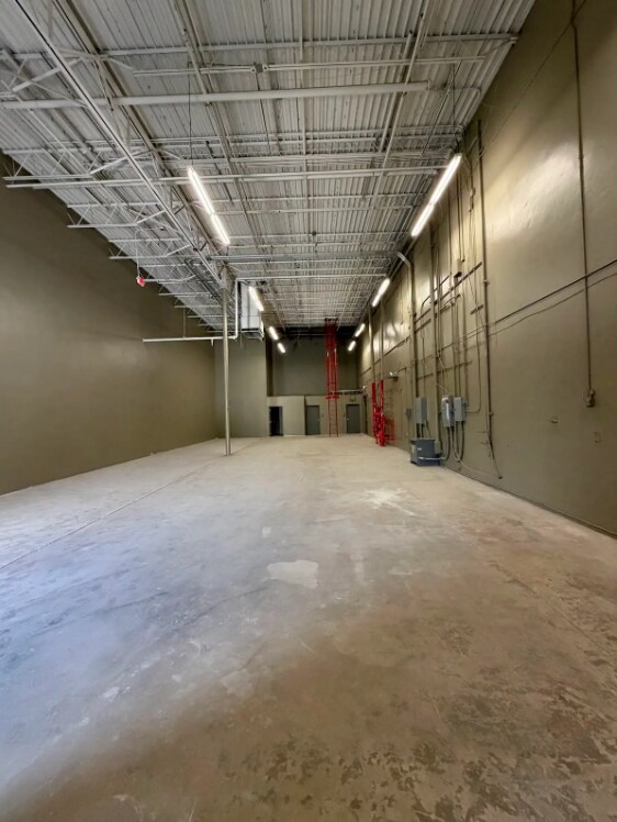 Plus de détails pour 8102 Blanding Blvd, Jacksonville, FL - Industriel à louer