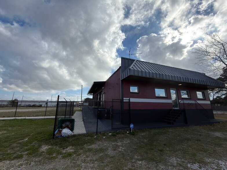 4020 Jefferson Ave, Moss Point, MS à louer - Photo du bâtiment - Image 2 de 8