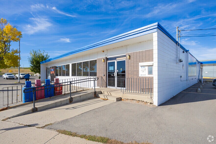 96 Railway Dr, Drumheller, AB à vendre - Photo du bâtiment - Image 2 de 2