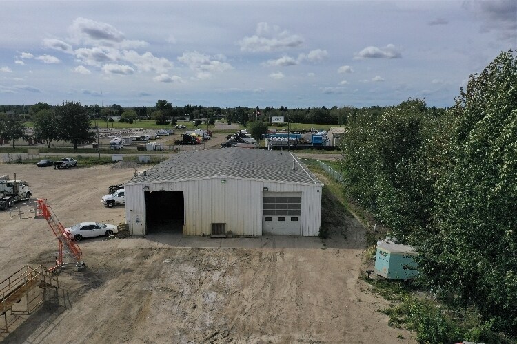 10735 214 St NW, Edmonton, AB à vendre - Photo du bâtiment - Image 2 de 4