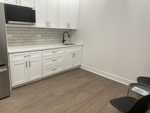 2839 N Milwaukee Ave, Chicago, IL à louer Photo intérieure- Image 2 de 4