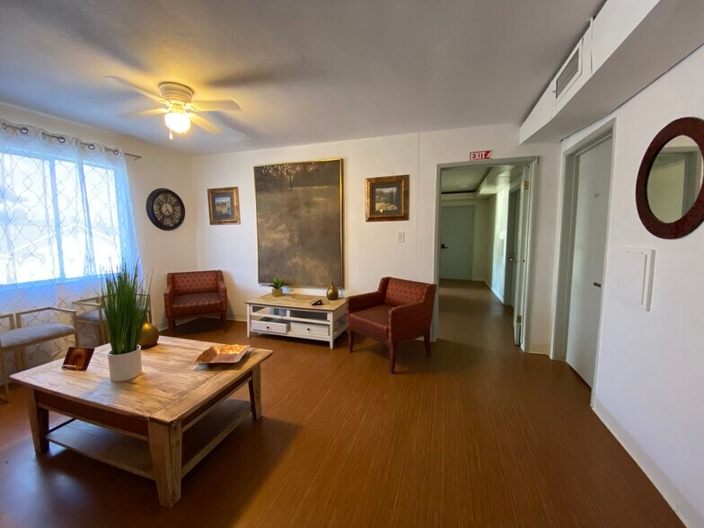 275 N Main St, Manteca, CA à louer - Photo du bâtiment - Image 1 de 19