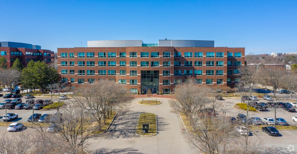 300 Crown Colony Dr, Quincy, MA à louer - Photo du bâtiment - Image 2 de 12