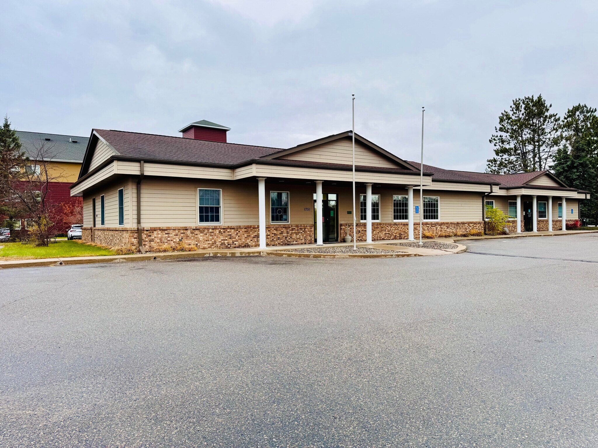 1751 SE 2nd Ave, Grand Rapids, MN for lease Primary Photo- Image 1 of 9