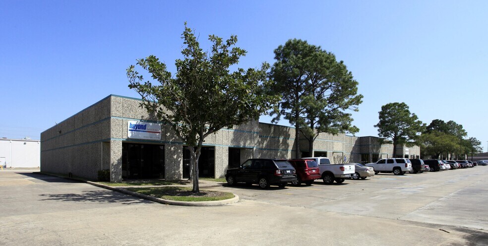 12503 Exchange Dr, Stafford, TX à louer - Photo du bâtiment - Image 2 de 5