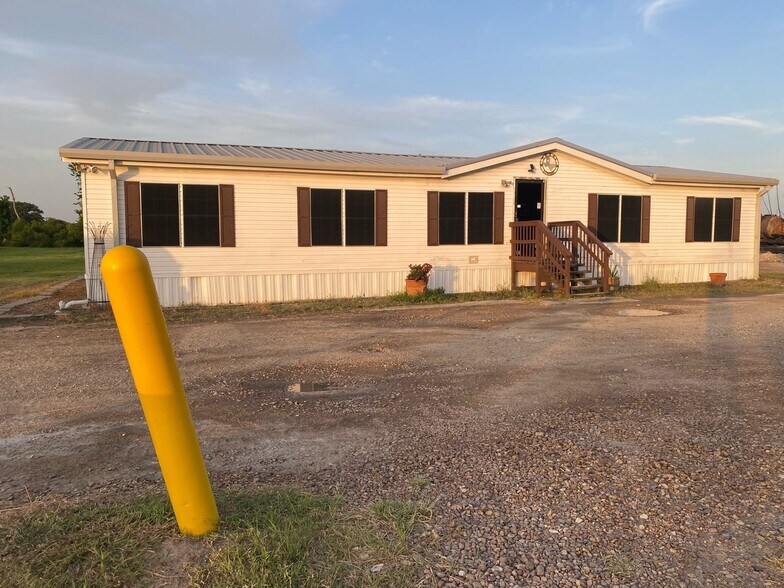 2933 Hwy 60, Wharton, TX à vendre - Photo du bâtiment - Image 3 de 8