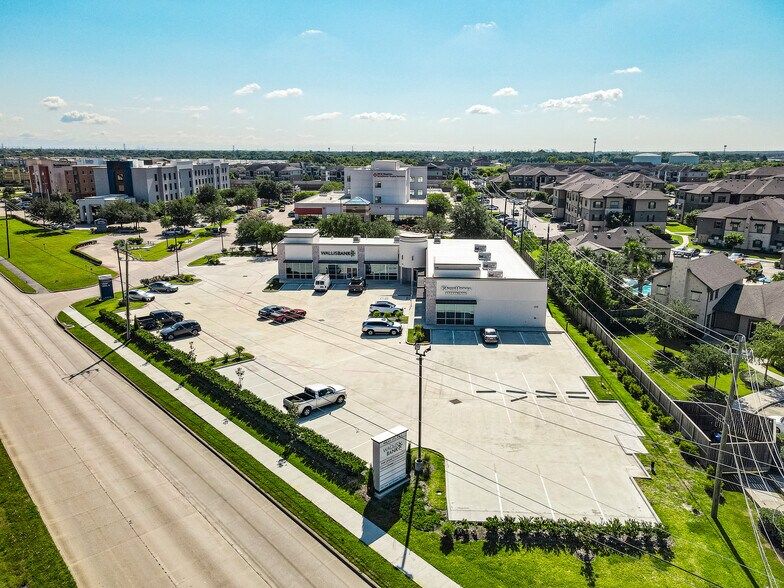 4805 E Sam Houston Pky S, Pasadena, TX à louer - Photo du bâtiment - Image 3 de 10