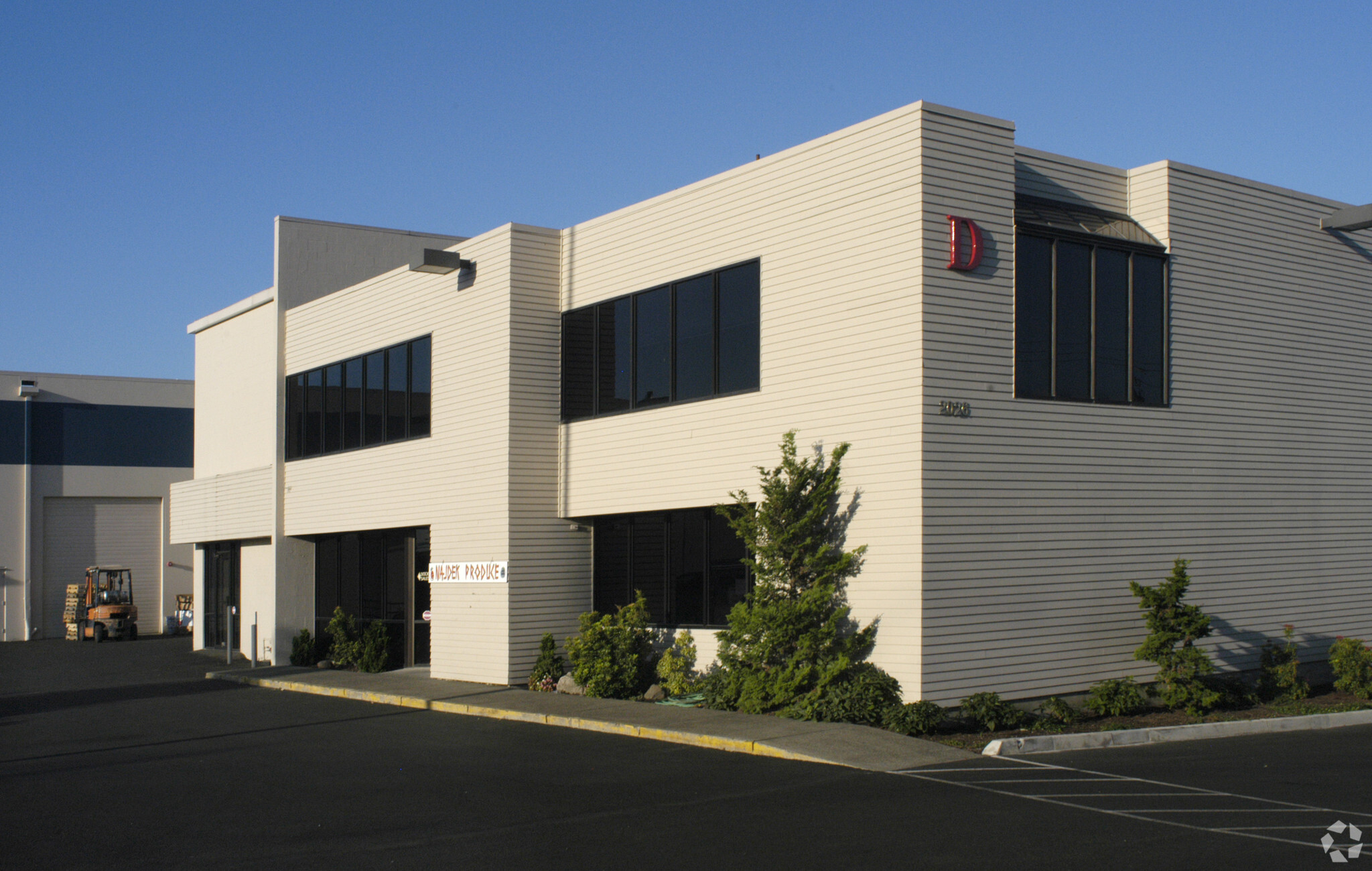 2026 NE Columbia Blvd, Portland, OR for lease Building Photo- Image 1 of 5