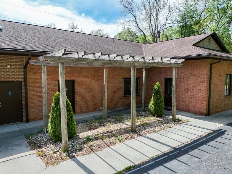 1335 Hardy Rd, Vinton, VA for sale - Building Photo - Image 2 of 8