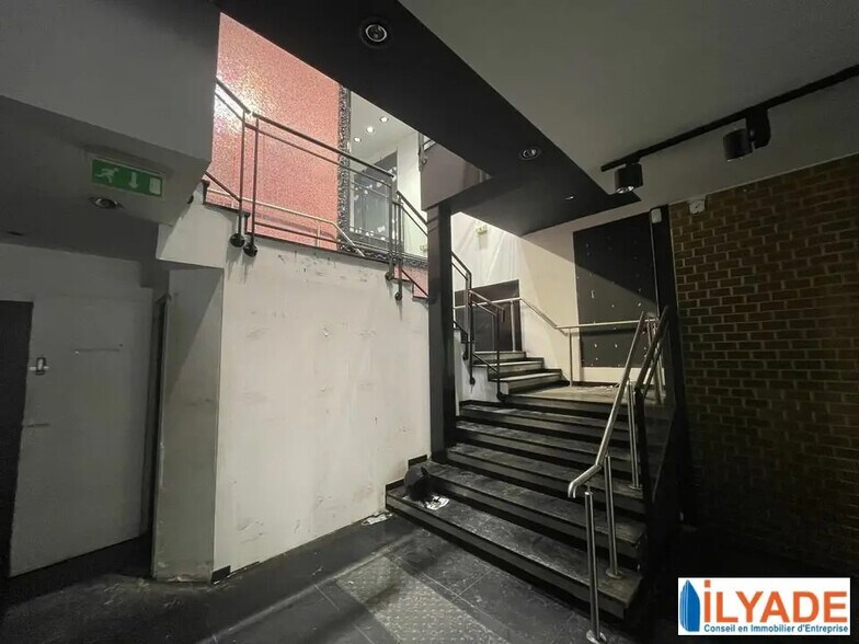 Retail in Marseille for lease - Interior Photo - Image 3 of 7