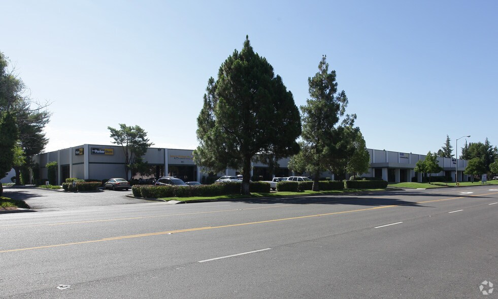 1811-1901 Enterprise Blvd, West Sacramento, CA à louer - Photo du bâtiment - Image 2 de 8