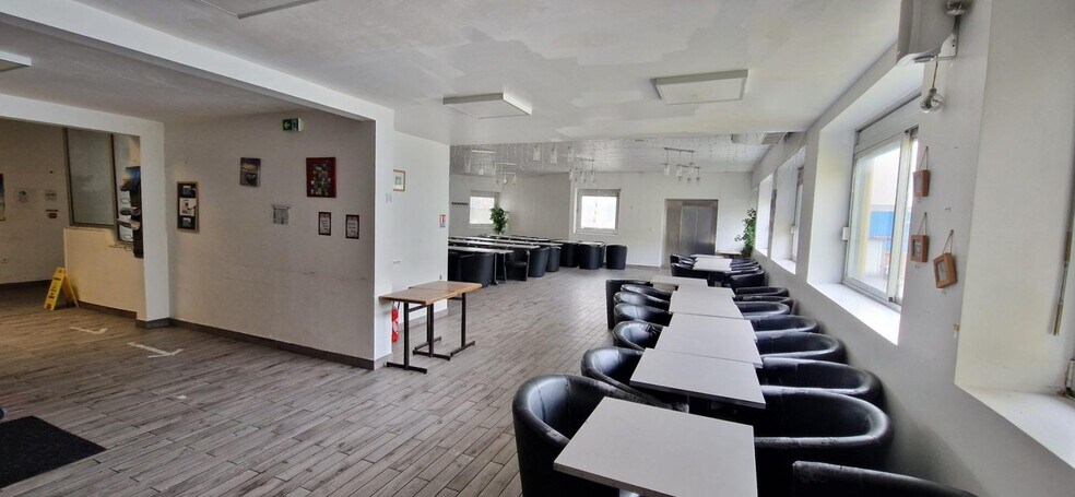 5 Rue De La Pompadour, Boissy-Saint-Léger for lease - Interior Photo - Image 3 of 27