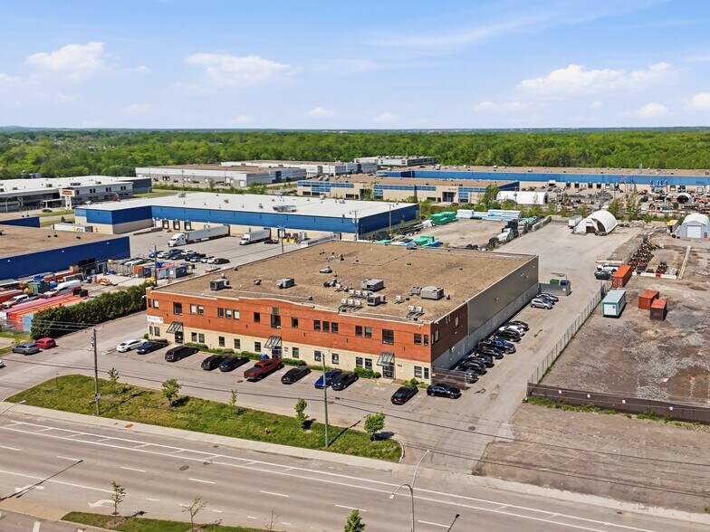 1233-1241 Dagenais O O, Laval, QC à louer - Photo du bâtiment - Image 3 de 8