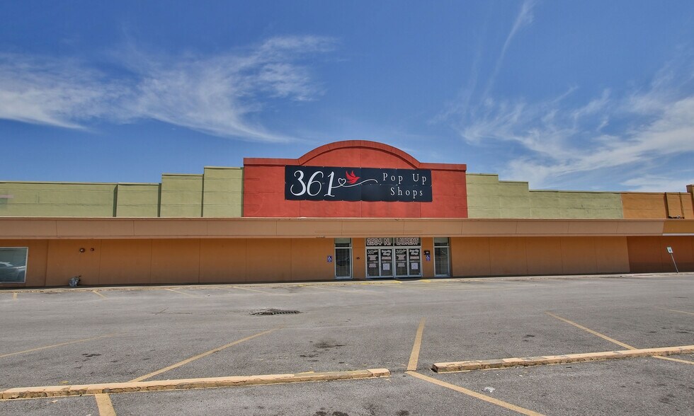 2500-2704 N Laurent St, Victoria, TX à louer - Photo du bâtiment - Image 3 de 8