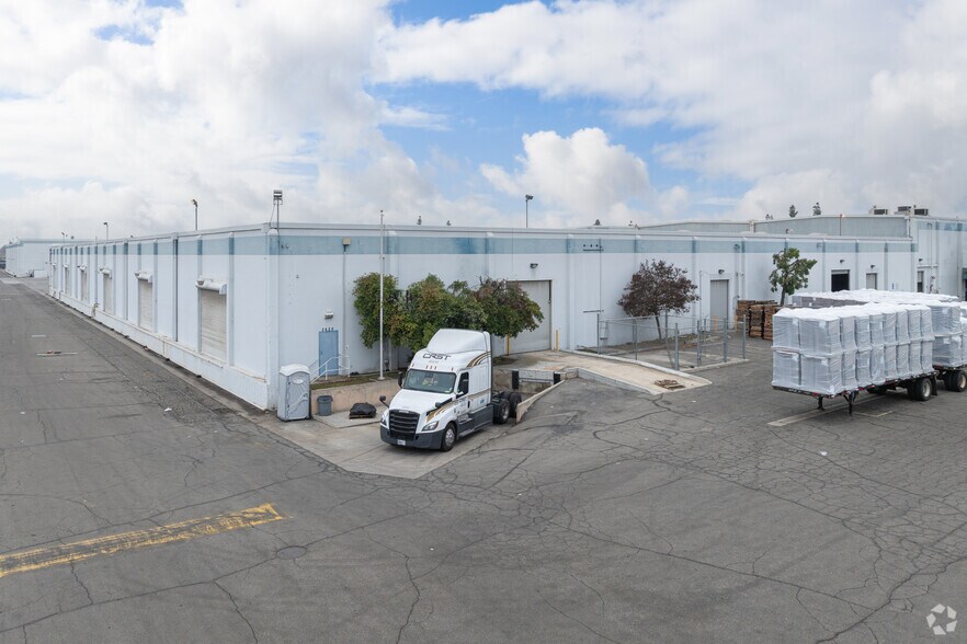 2626 S Maple Ave, Fresno, CA for lease - Building Photo - Image 3 of 5