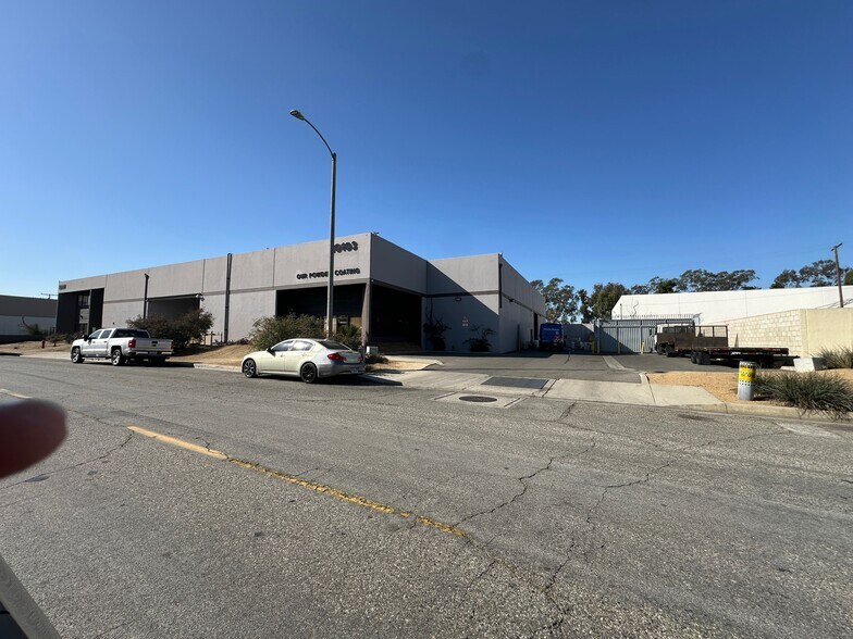 10111-10113 Freeman Ave, Santa Fe Springs, CA à louer - Photo du bâtiment - Image 3 de 3