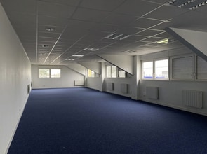 9 Avenue Du Maréchal De Lattre De Tassigny, Meyzieu for lease Interior Photo- Image 2 of 2