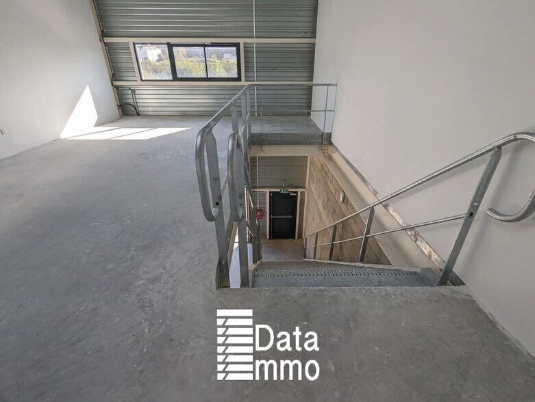 10 Rue Des Renouillères, Neuilly-Plaisance for lease - Building Photo - Image 3 of 13