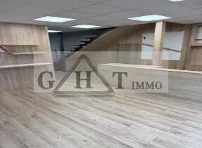 Retail in Villeneuve-la-Garenne for lease - Interior Photo - Image 3 of 4