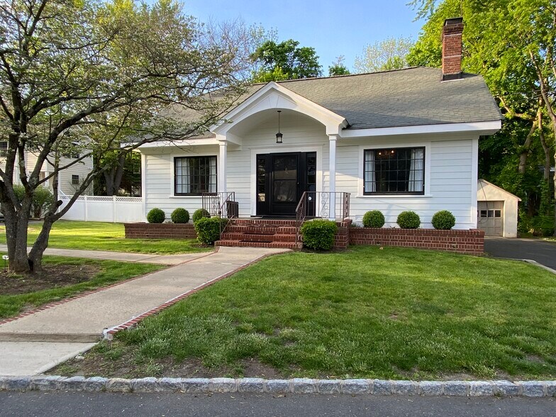 27 Mine Mount Rd, Bernardsville, NJ à louer - Photo du bâtiment - Image 3 de 8