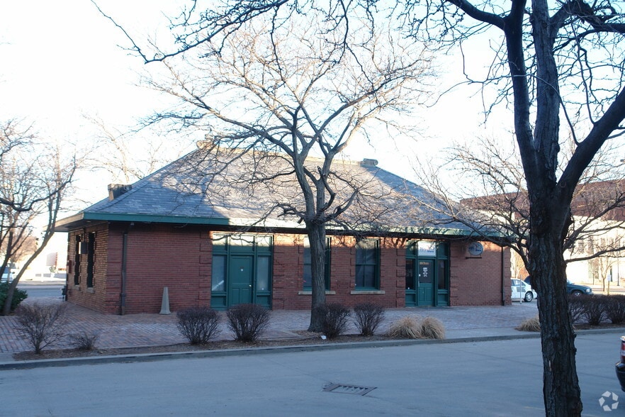 725 E Douglas Ave, Wichita, KS for lease - Building Photo - Image 2 of 4