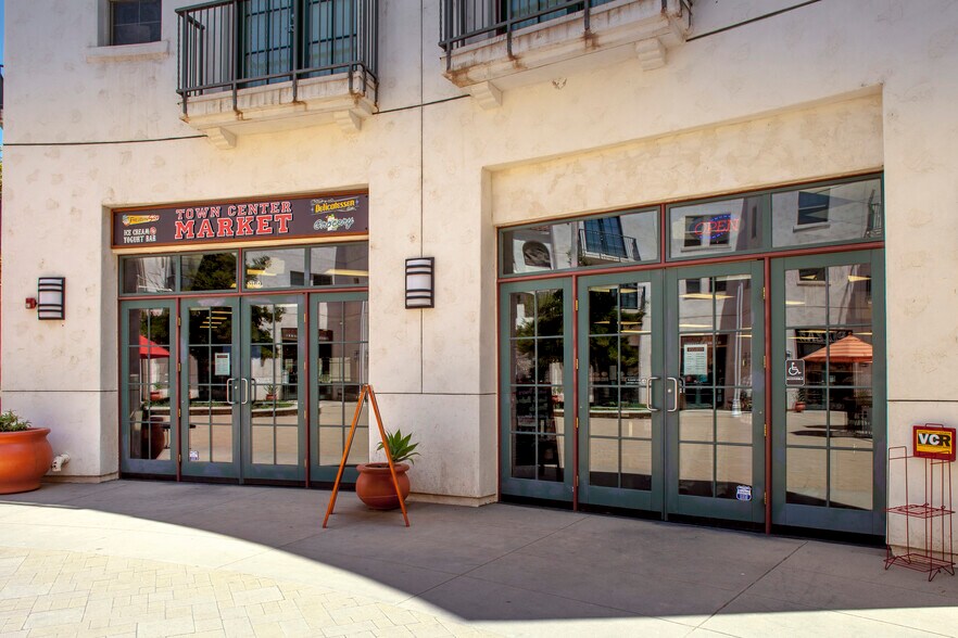 45 Rincon Dr, Camarillo, CA à louer - Photo du bâtiment - Image 3 de 37