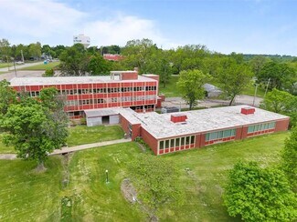 Plus de détails pour 810 Burke St, Fort Scott, KS - Bureau à vendre