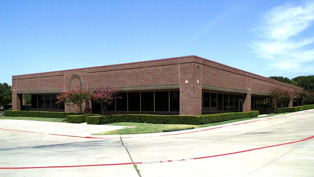 1350 W Walnut Hill Ln, Irving, TX à louer Photo du bâtiment- Image 1 de 2
