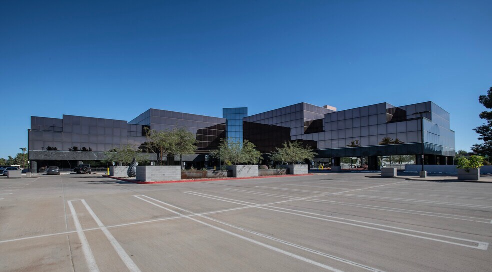 11811 N Tatum Blvd, Phoenix, AZ à louer - Photo du bâtiment - Image 3 de 12