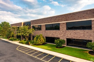 Plus de détails pour 1770 Park St, Naperville, IL - Bureau à vendre