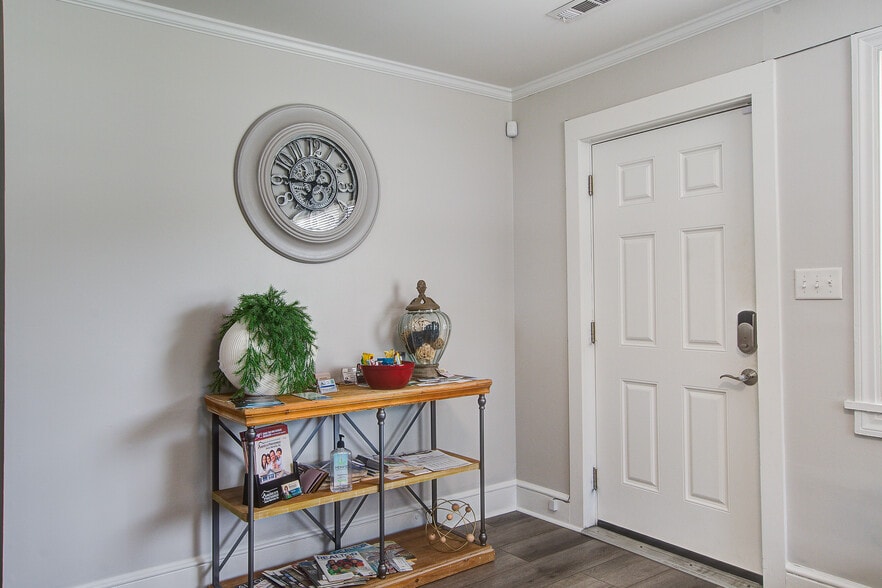 500 N Pine St, Summerville, SC for sale - Interior Photo - Image 3 of 38