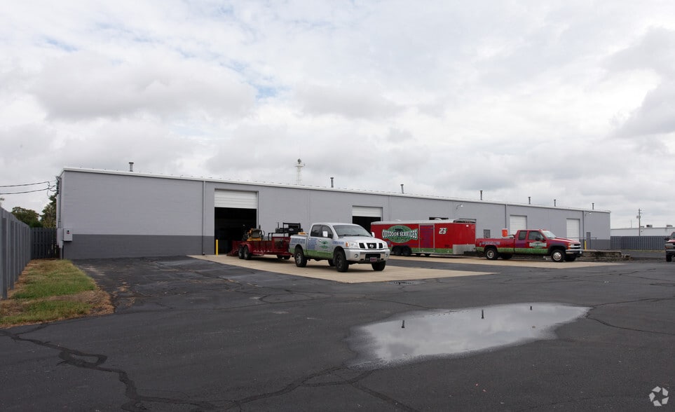4540 Ray Boll Blvd, Columbus, IN for lease - Building Photo - Image 2 of 3