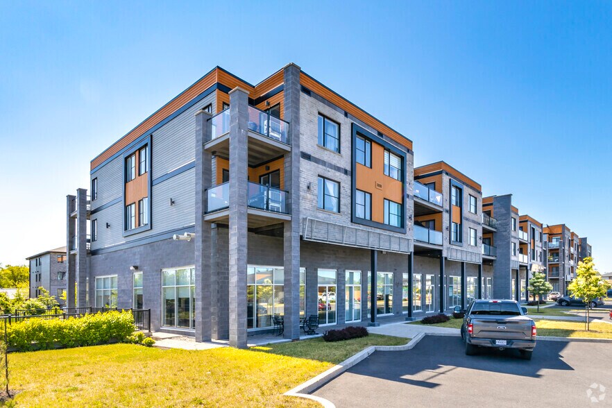 1499 Ch De Chambly, Carignan, QC à vendre - Photo du bâtiment - Image 3 de 5