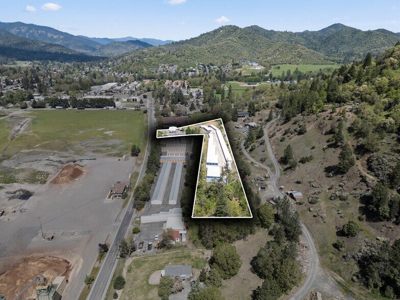 5450 N River Rd, Gold Hill, OR à vendre - Photo du bâtiment - Image 3 de 27