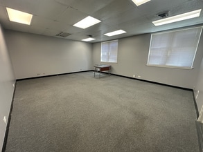 105 S Roselle Rd, Schaumburg, IL for lease Interior Photo- Image 2 of 2