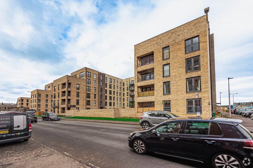 16 Margaret Thomson Crescent, Edinburgh for sale - Building Photo - Image 2 of 2